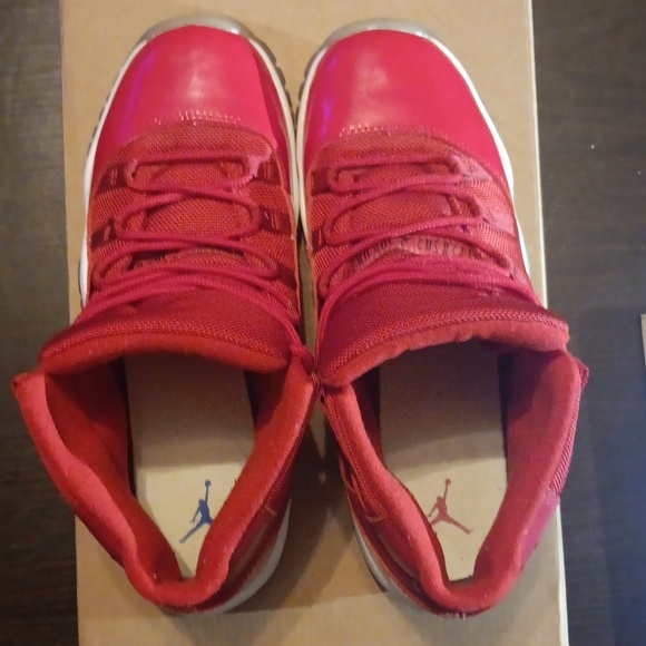 Jordan 11 Retro Win Like 96 Sneakers SZ 6.5Y Womens SZ 8 EUC - Picture 6 of 10